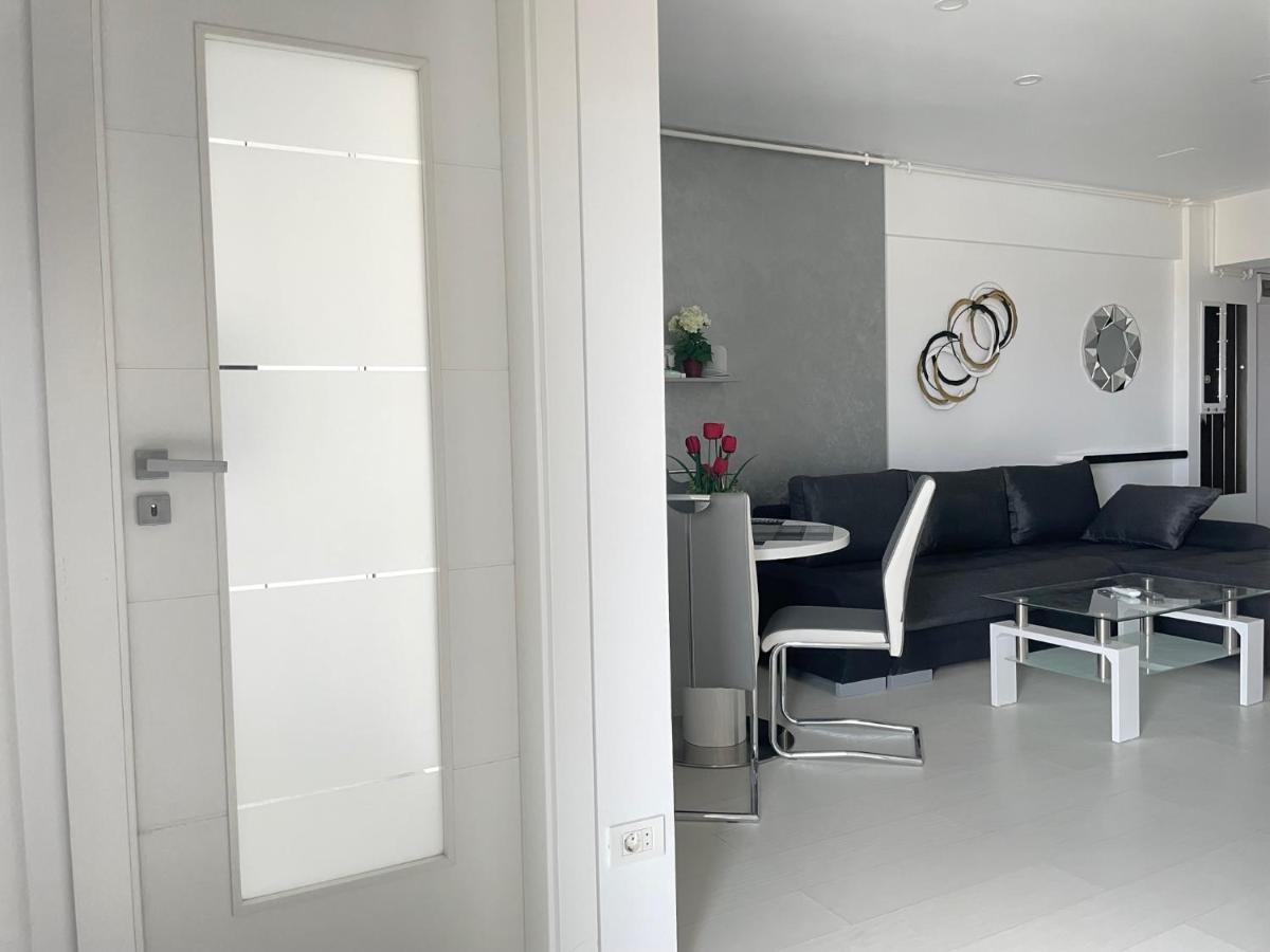 Appartamento Luxury Westpark 2-room Lakeview W5 Bucarest